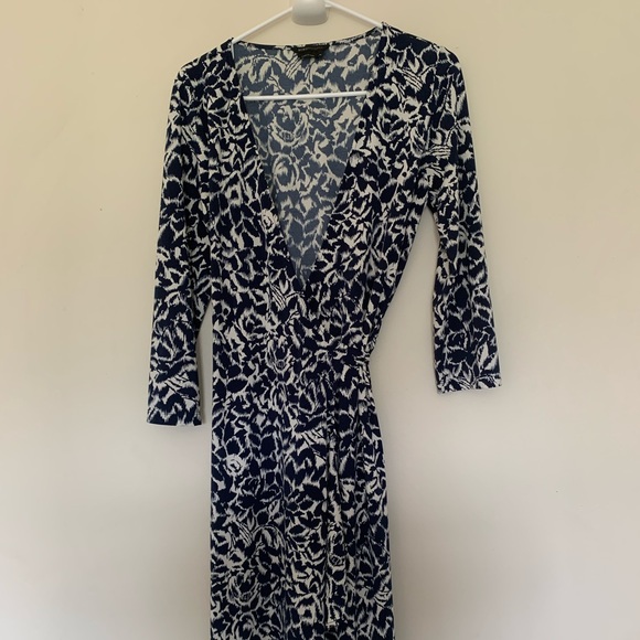BCBGMaxAzria white & navy wrap dress size M - Picture 4 of 13